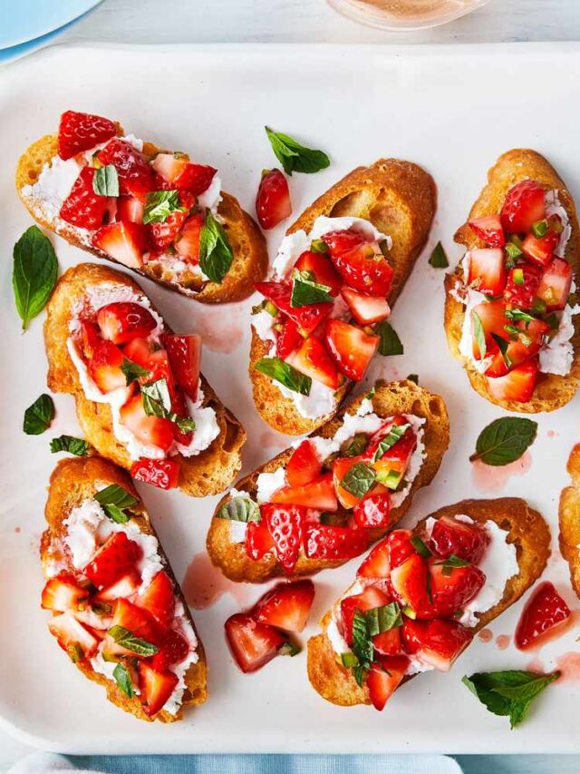 2662801_Strawberry-Goat-Cheese-Crostini037-1-f35eafa125314a34b37f2a1d8df85a26 dgdfcb