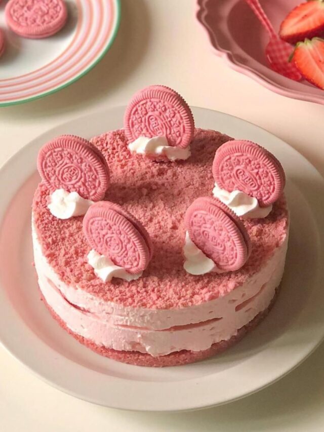 Strawberry Cheesecake Oreo Bars